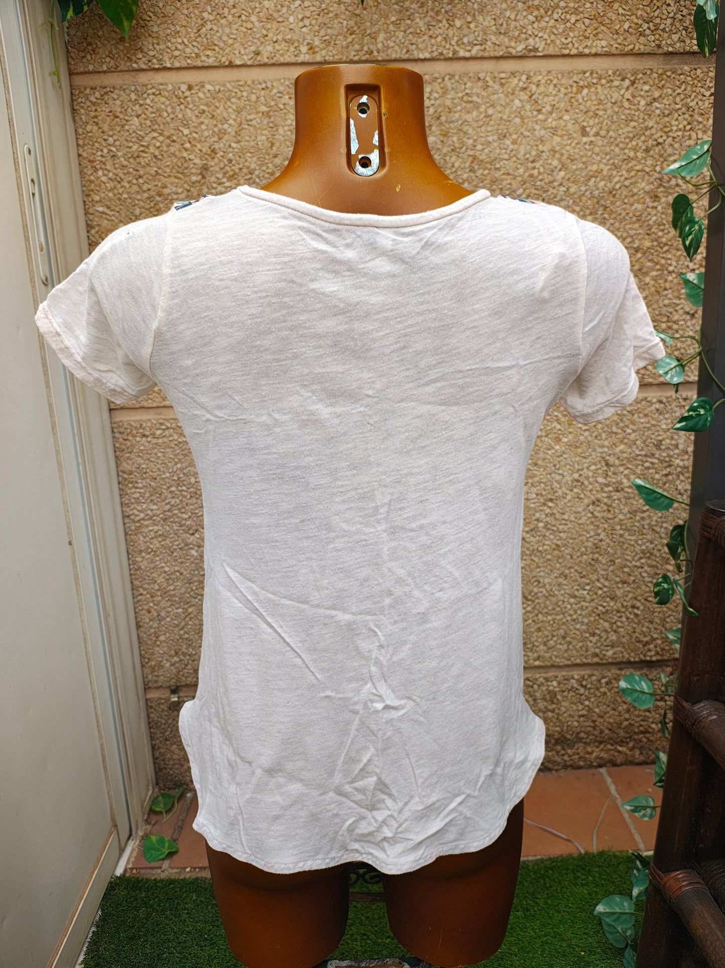 USADO – Camiseta estampada blanca Stradivarius (Talla EUR S)