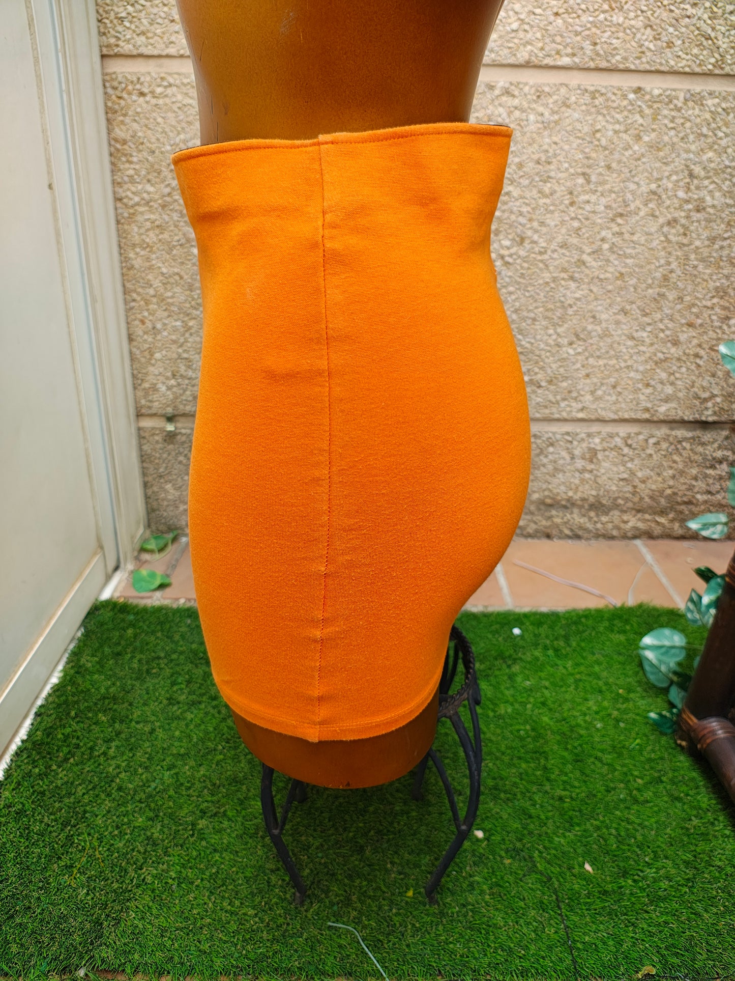 USADO – Falda tubo elástica en naranja liso (Talla EUR M)