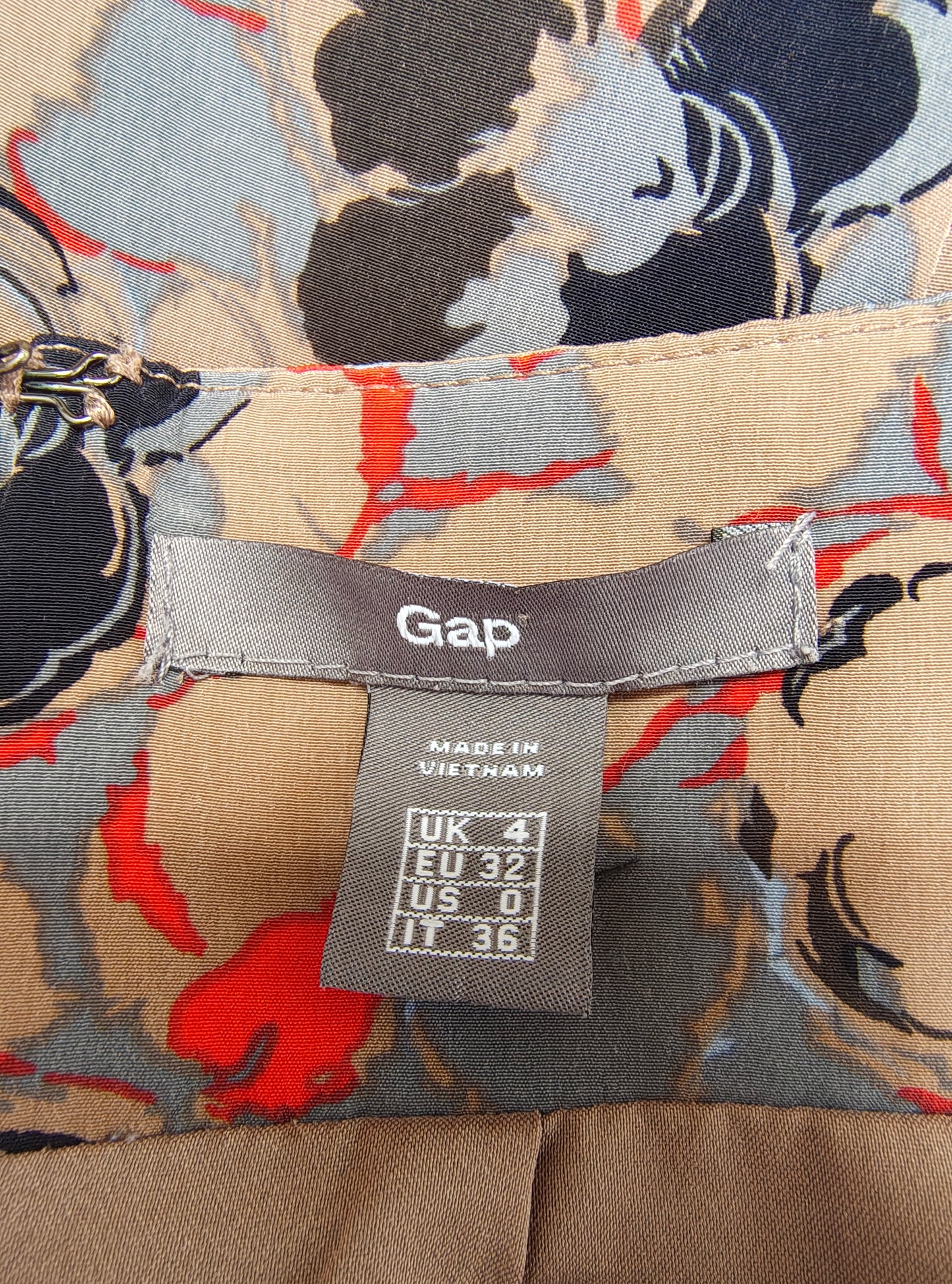 USADO – Falda corta evasé con estampado floral GAP (Talla EU 32)
