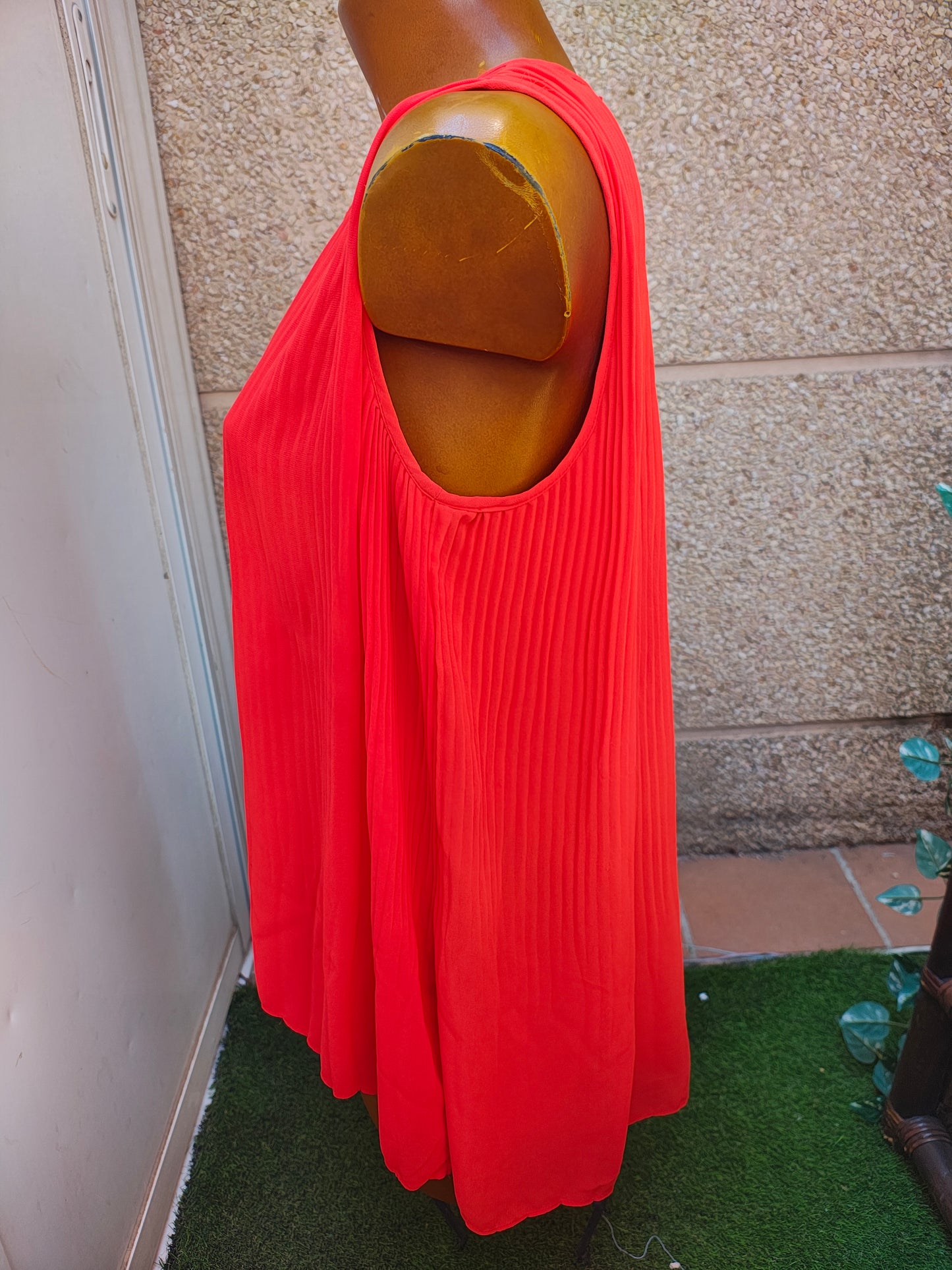 USADO – Blusa plisada sin mangas color naranja ZARA BASIC (Talla S)