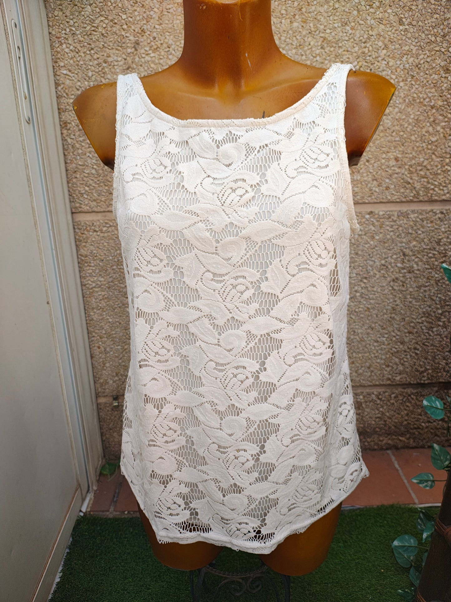 USADO – Top sin mangas de encaje floral blanco ZARA TRF Collection (Talla EUR M)