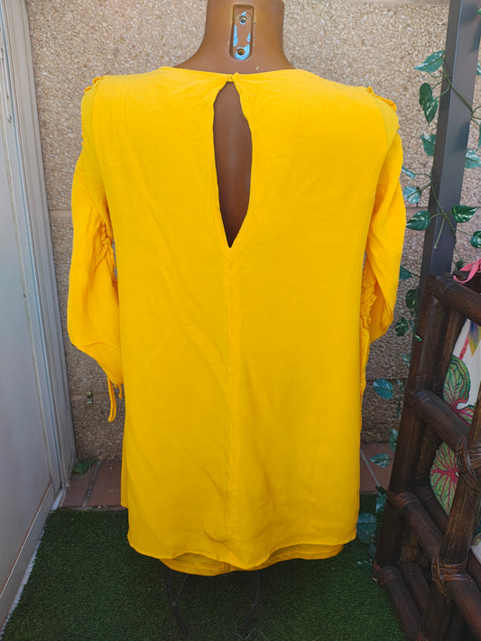 USADO – Vestido corto amarillo con frunces en mangas Zara Trafaluc (Talla M)