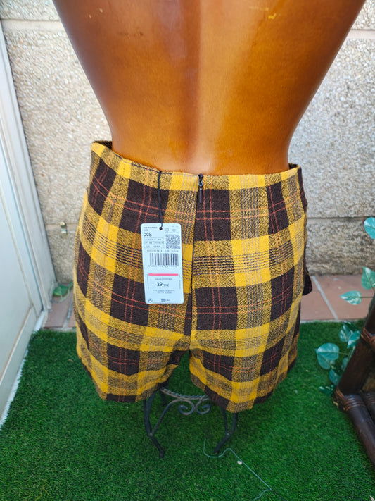 NUEVO– Falda shorts corta de cuadros mostaza y marrón MANGO Suit (Talla EUR XS)