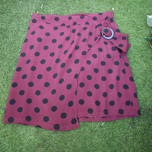 NUEVO – Falda de lunares granate con cinturón MNG Casual (Talla EUR S)