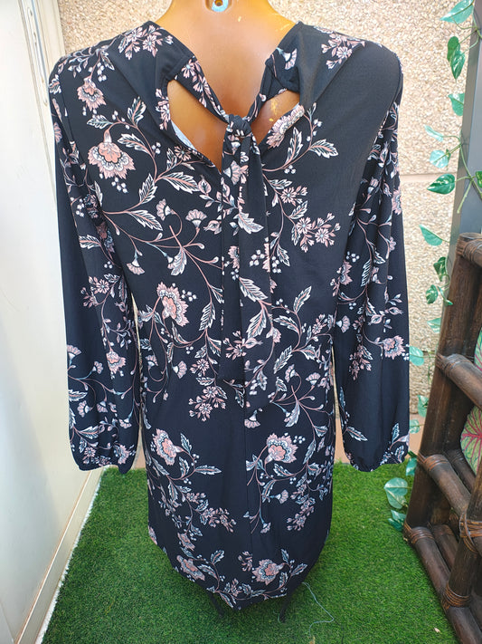 USADO – Vestido negro con estampado floral y escote trasero de lazo MNG Basics (Talla S)