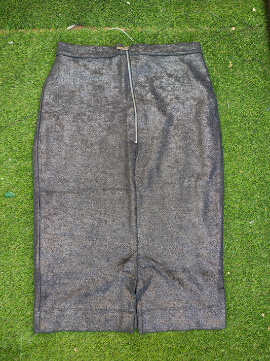 USADO – Falda lápiz metalizada gris con cremallera trasera TRF by Zara (Talla EUR M)