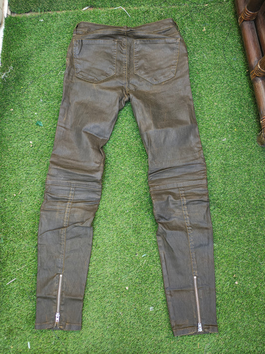 USADO – Pantalones tipo motero encerados color marrón ZARA Woman (Talla EUR 34)