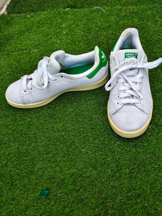 USADO – Zapatillas blancas Adidas Stan Smith Primeknit con detalles verdes (Talla 38)