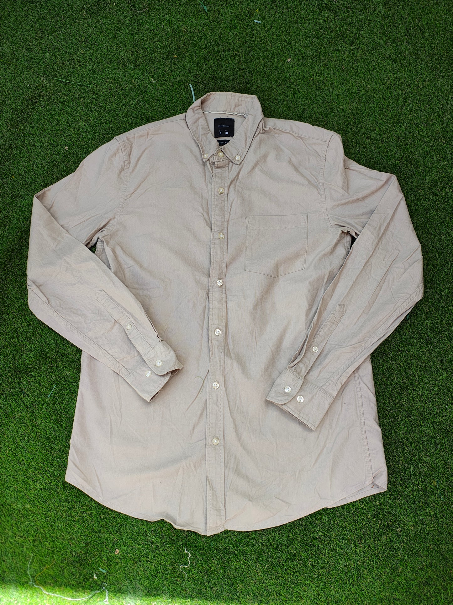 USADO – Camisa caqui de manga larga con bolsillo delantero LEFTIESMAN Regular Fit (Talla EUR S)