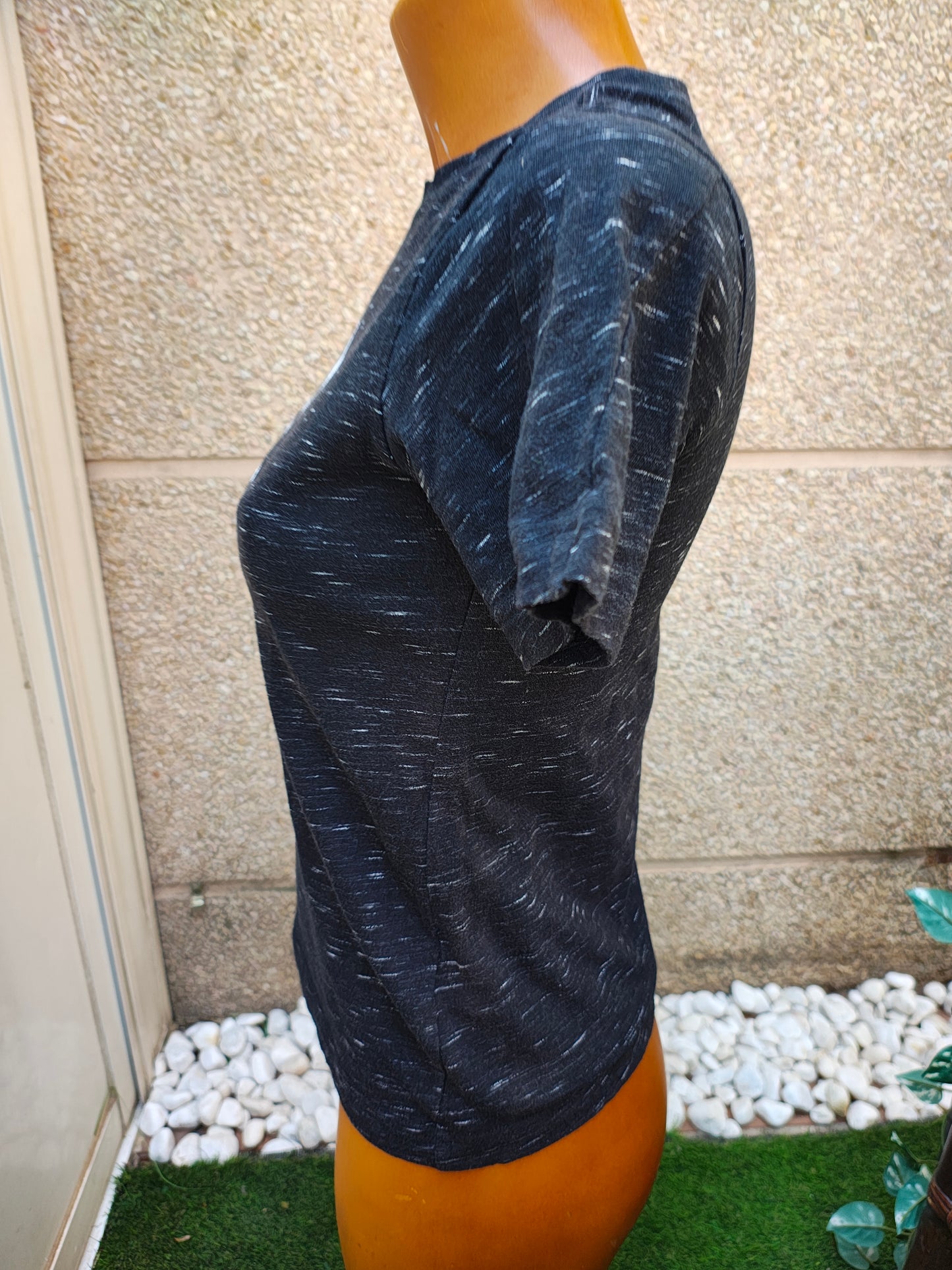USADO – Camiseta negra con logo frontal ADIDAS (Talla no visible)