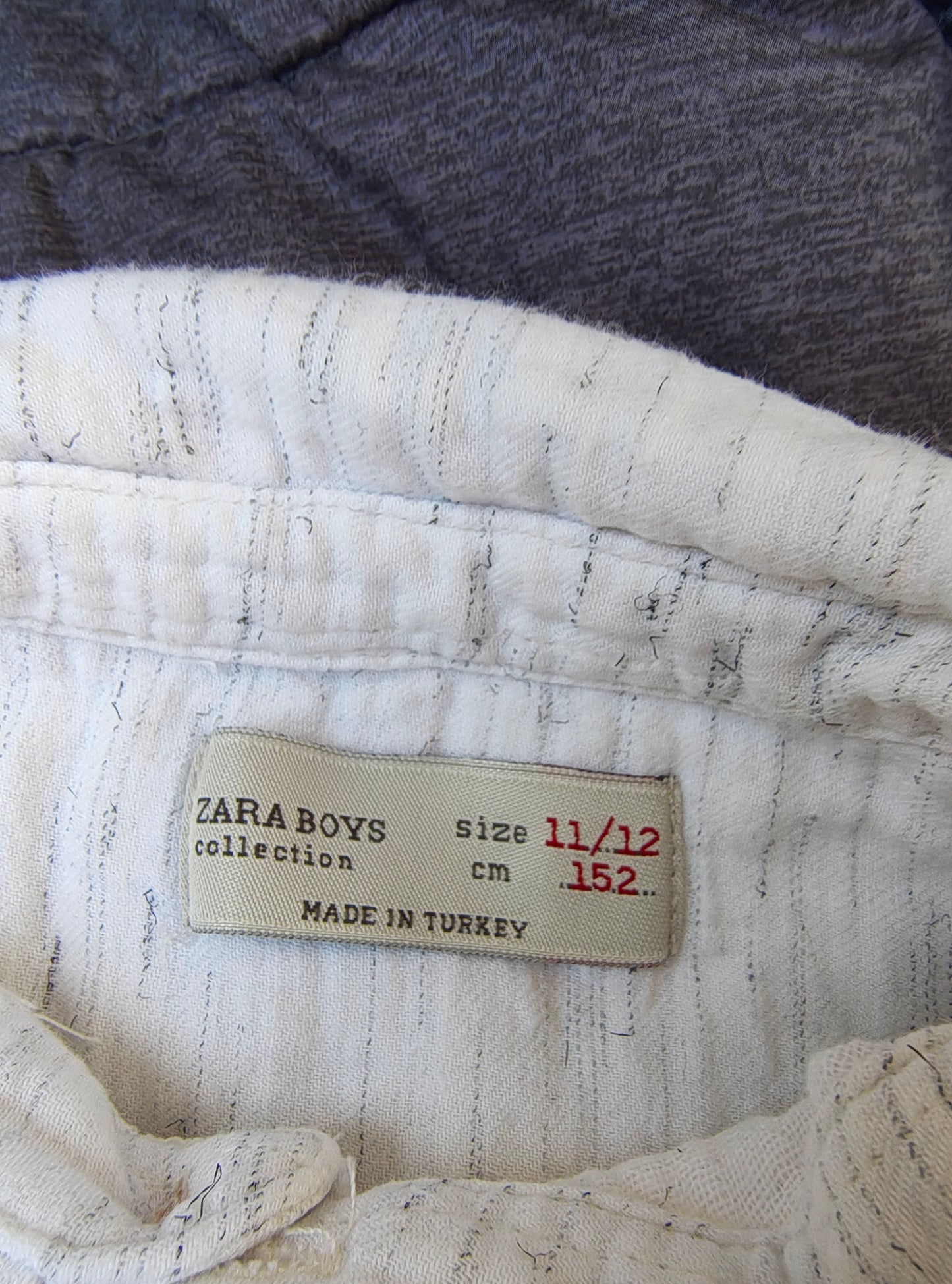USADO – Camisa de manga larga blanca con textura ZARA BOYS (Talla 11/12 – 152 cm)