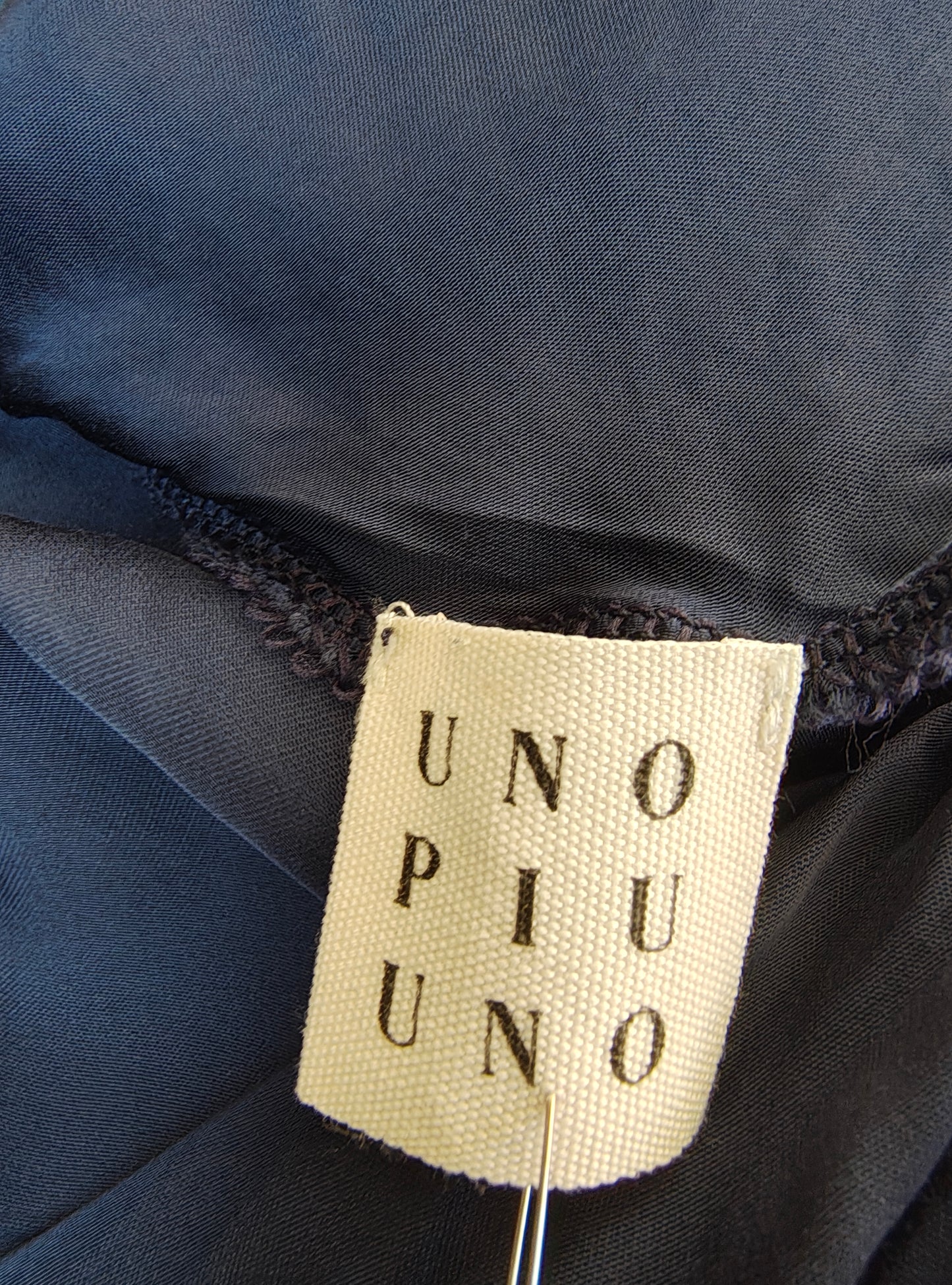 NUEVO  – Vestido largo azul marino con cintura elástica y mangas ajustables UNO PIU UNO (Talla no visible, aprox. M)