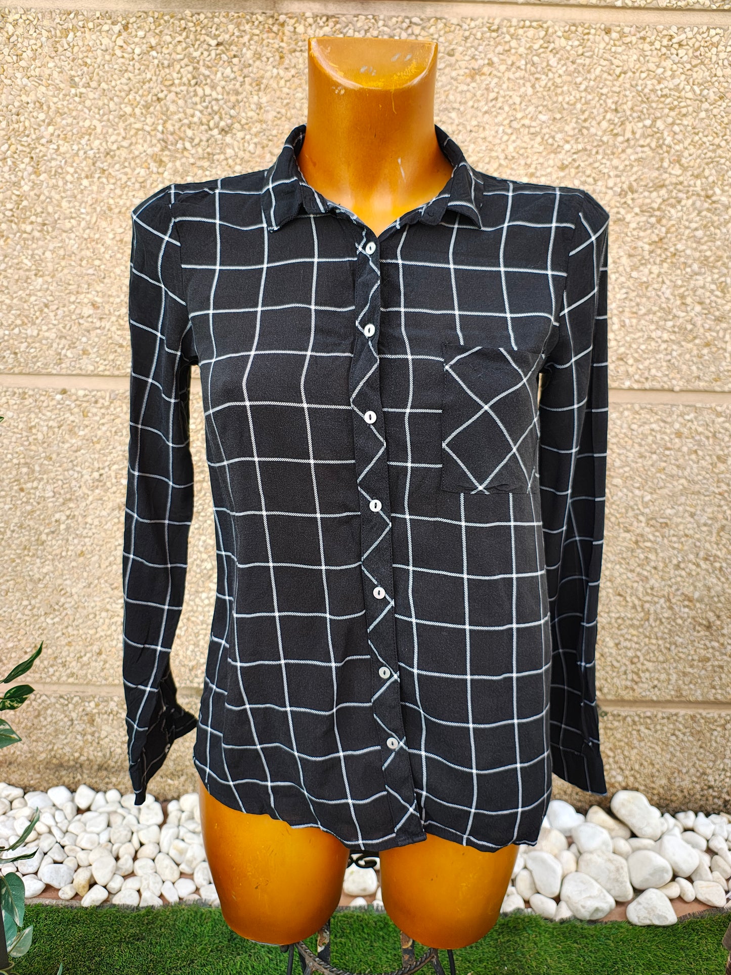 USADO – Camisa negra de cuadros blancos Pull&Bear The Original Collection (Talla S)