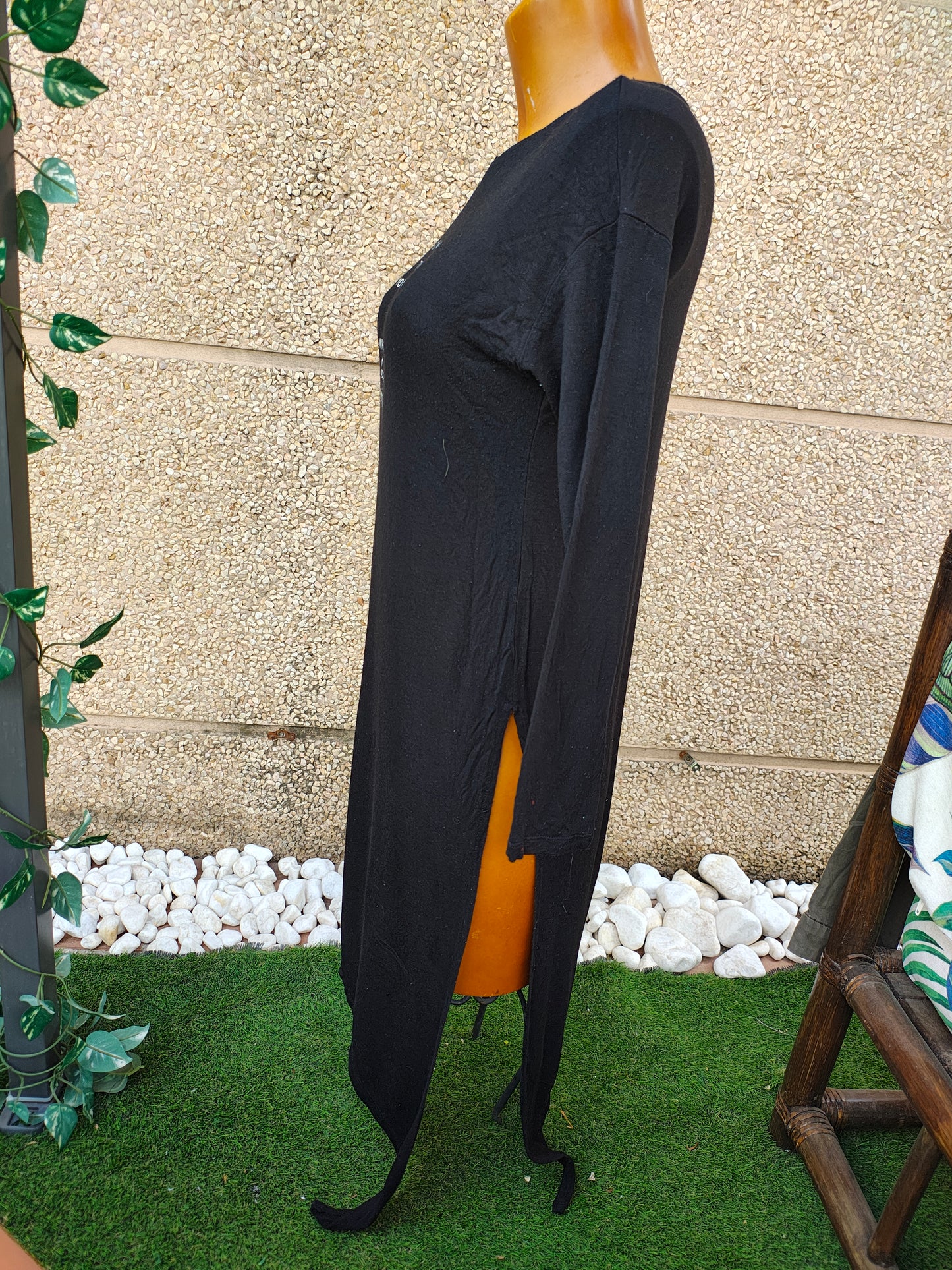 USADO – camiseta largo negro asimétrico con mensaje motivacional Bershka (Talla XS)