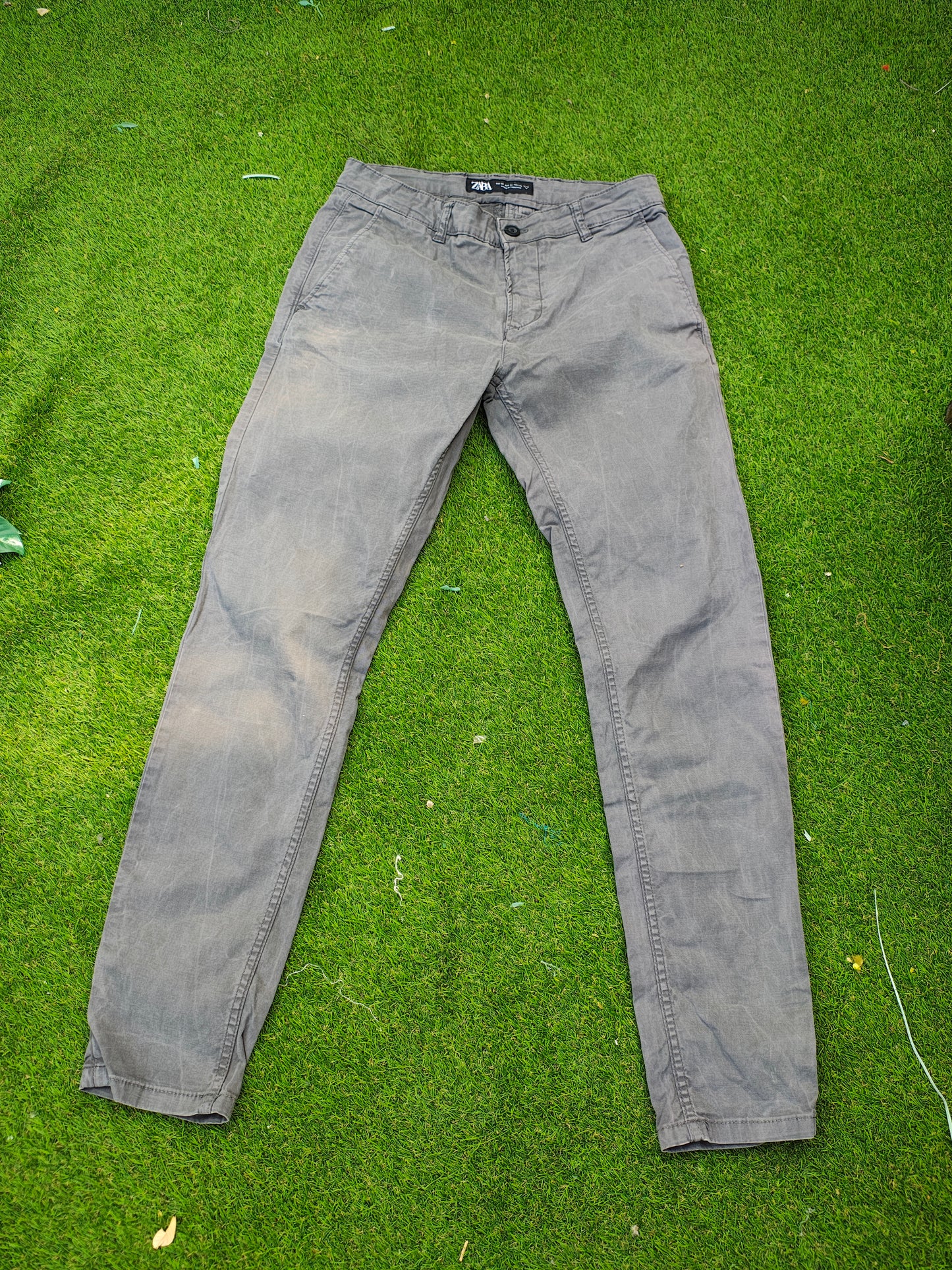 USADO – Pantalón chino gris ZARA Man (Talla EUR 38)