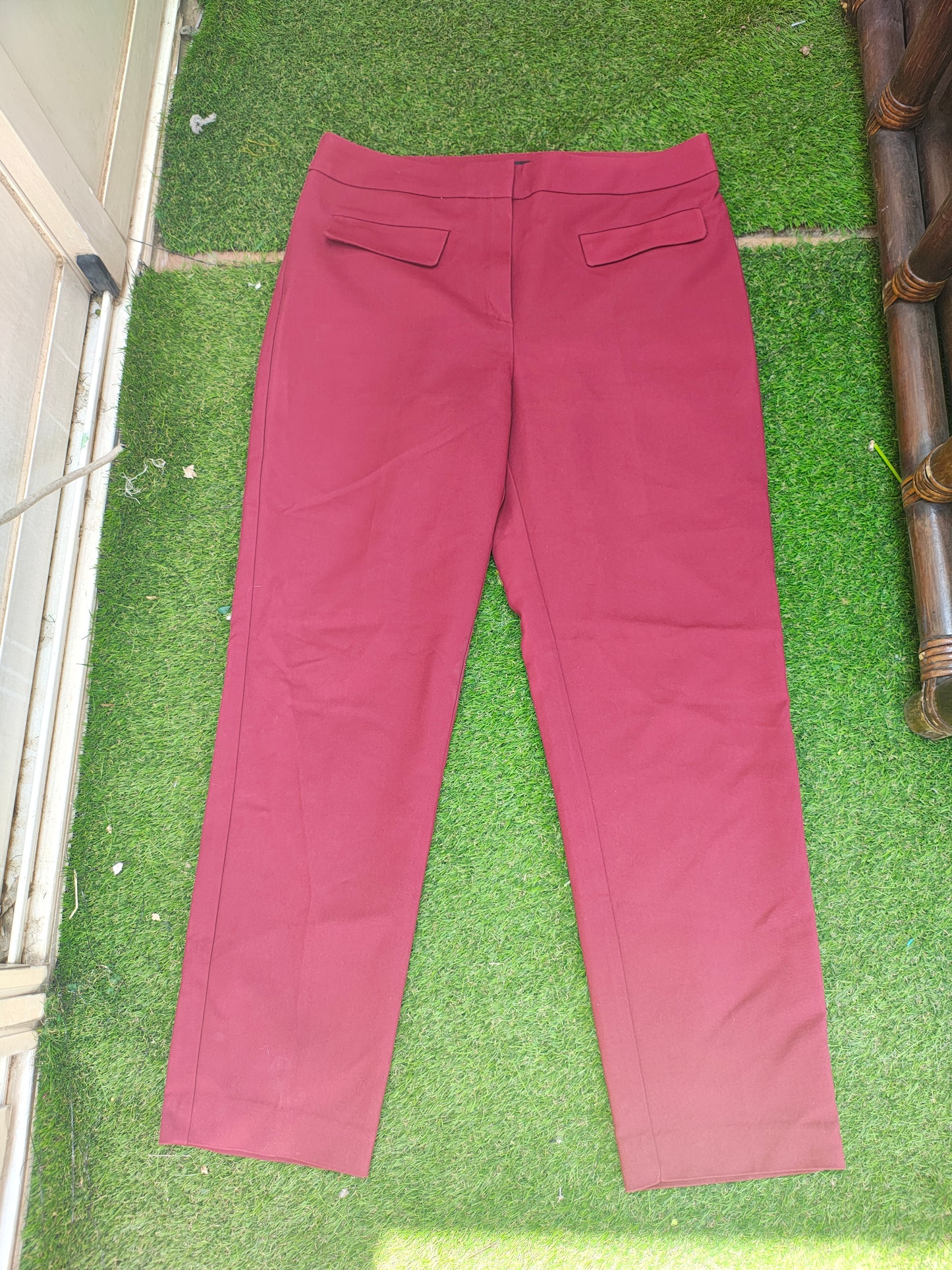 USADO – Pantalón recto granate MANGO Basics (Talla EUR 36)