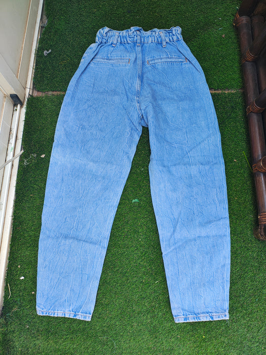 USADO – Pantalón vaquero azul claro con cintura fruncida ZARA (Talla EUR 34)