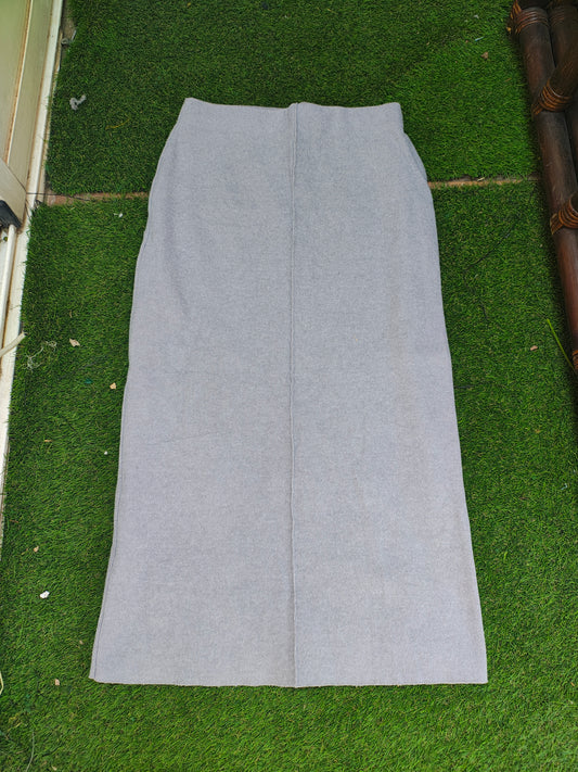 USADO – Falda larga gris de punto ajustada ZARA (Talla S)