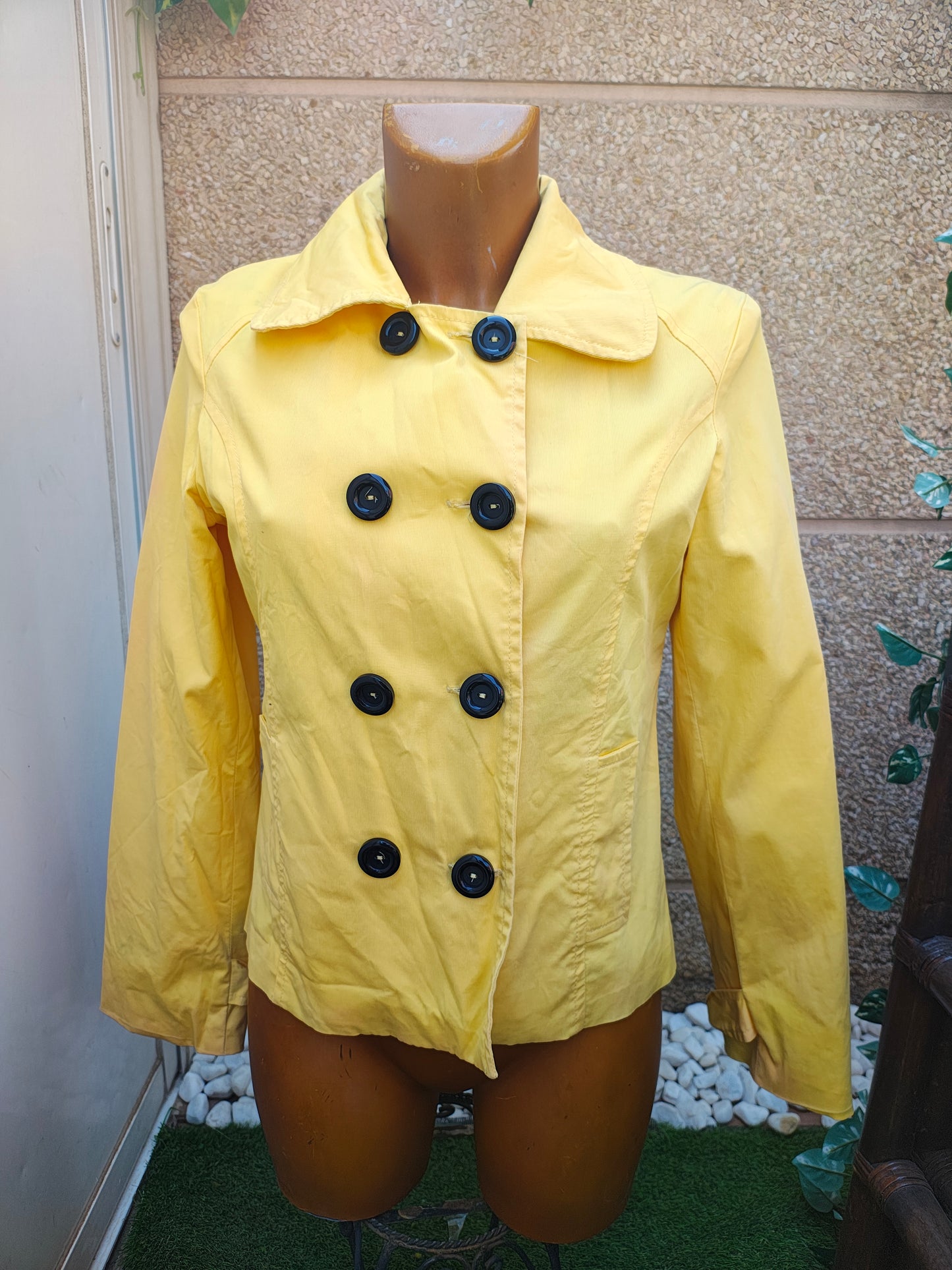USADO – Chaqueta corta amarilla de botones dobles ZOLA ZEEPER (Talla L)