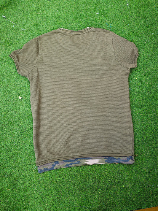 USADO – Camiseta verde militar con bajo camuflaje Zara Man (Talla S)