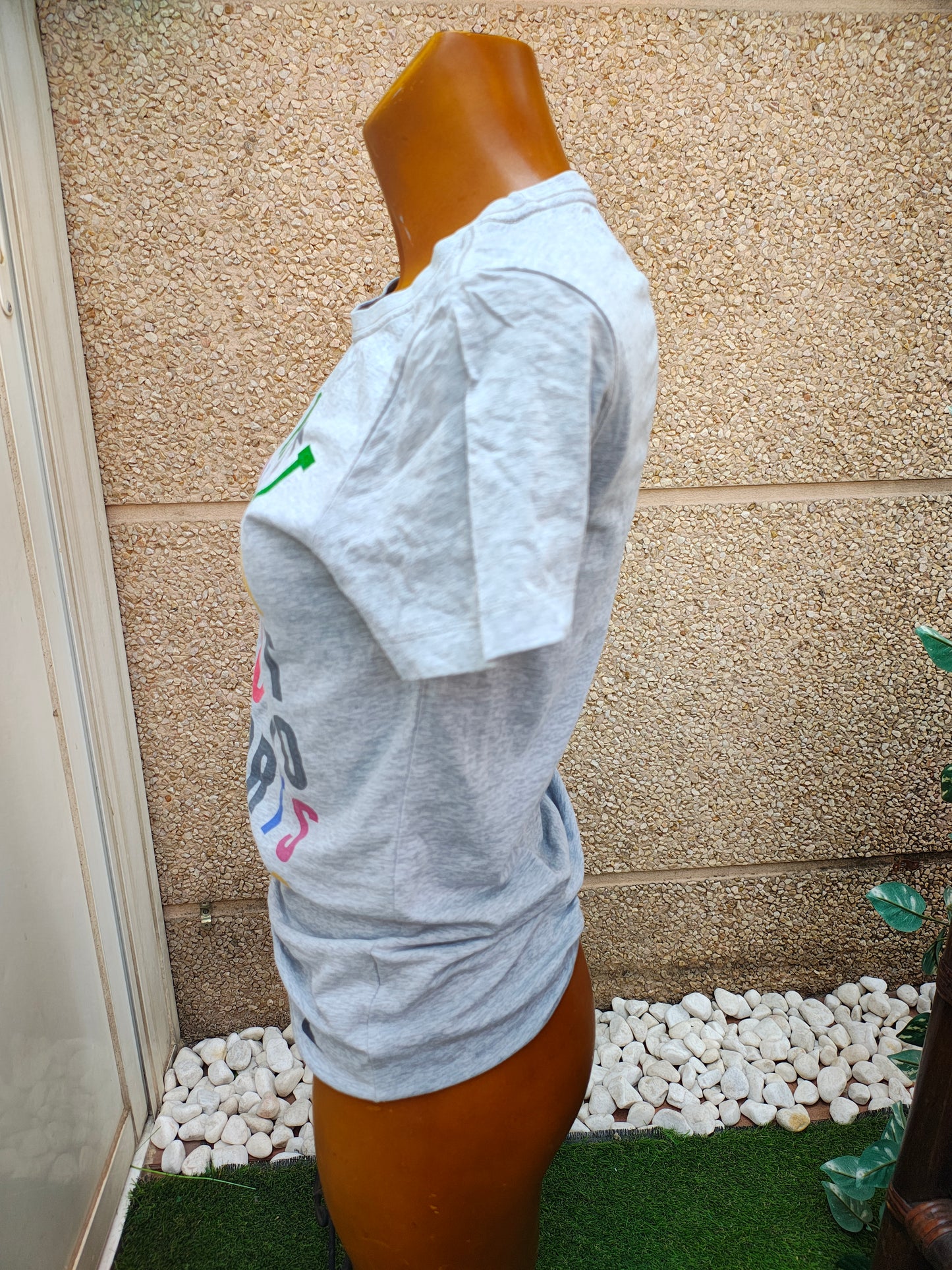 USADO – Camiseta gris Nike Athletic Dept. multicolor (Talla S)
