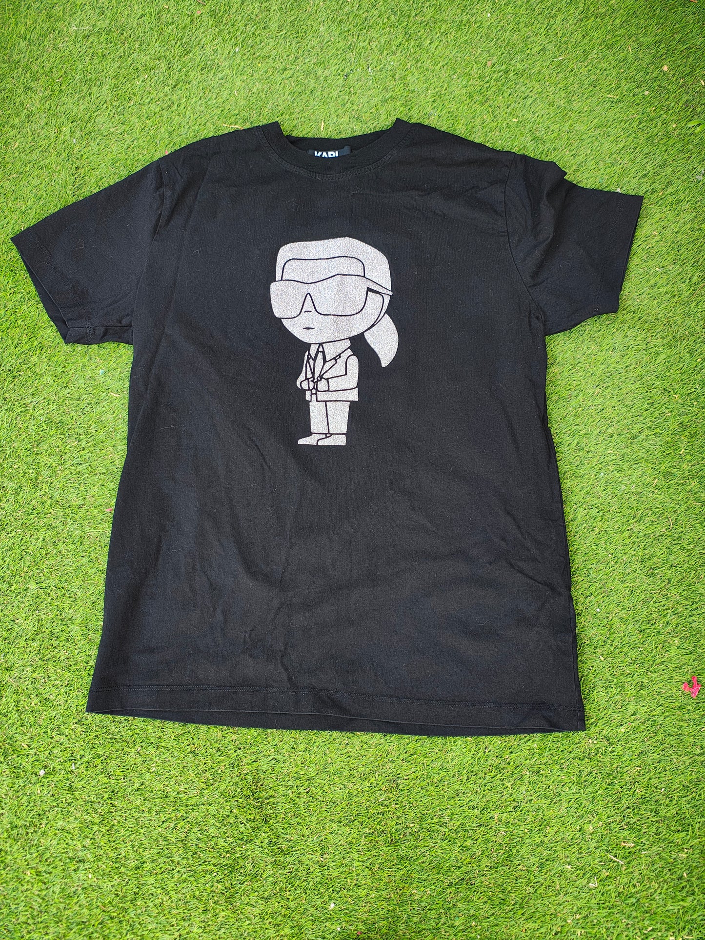 USADO – Camiseta negra con estampado gráfico KARL LAGERFELD (Talla M)