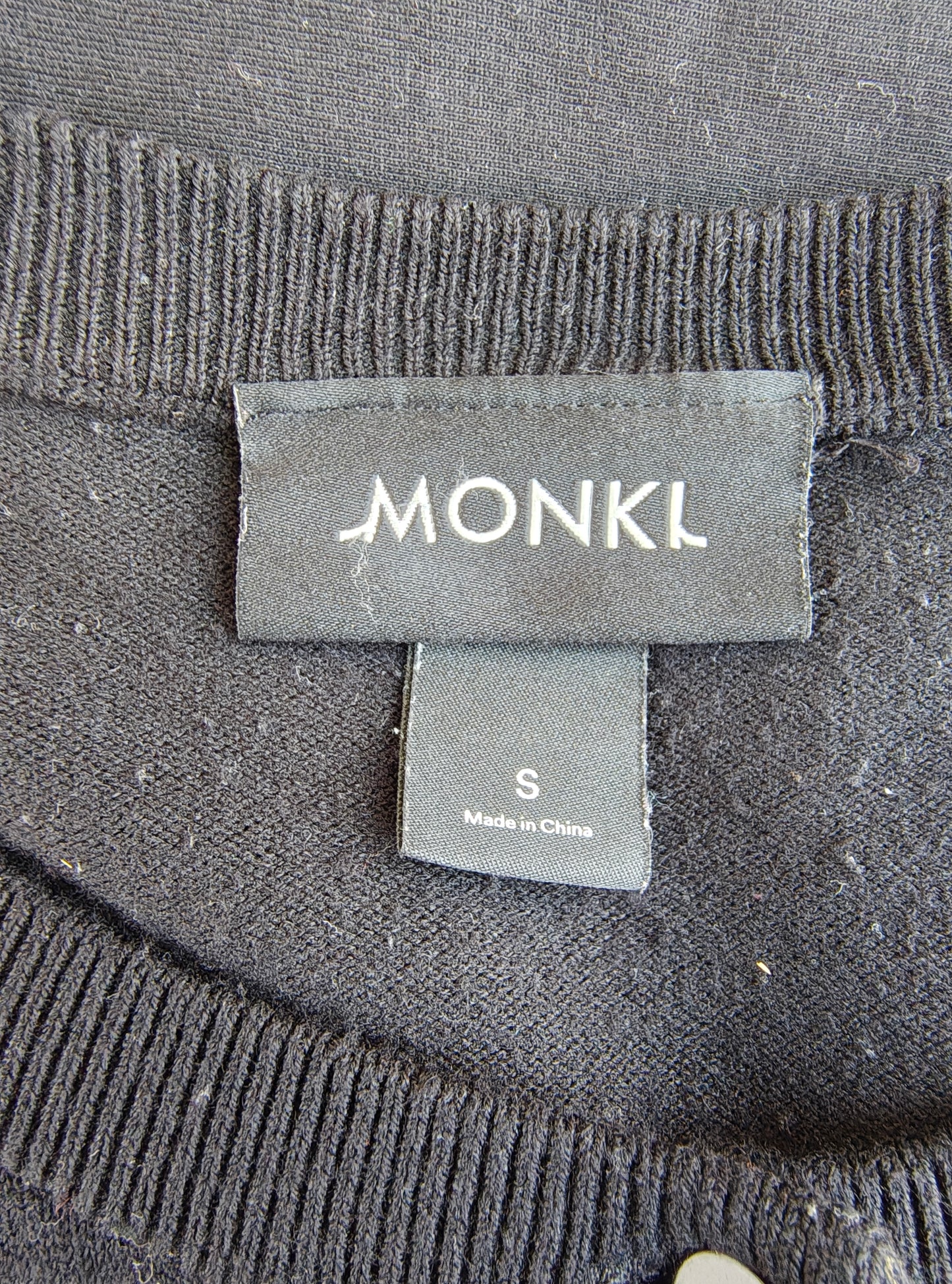 USADO – Jersey negro cropped MONKI (Talla S)