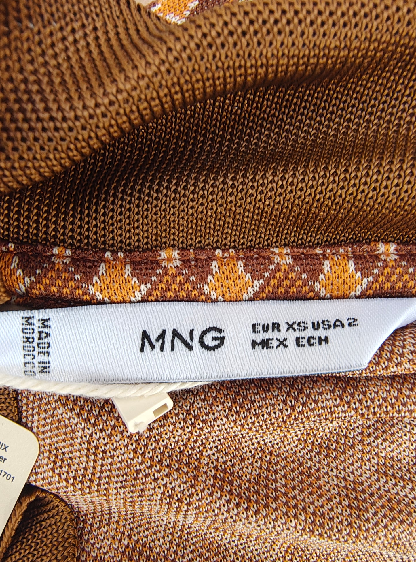 NUEVO – Polo estampado marrón con cuello camisero de MNG (Talla XS)