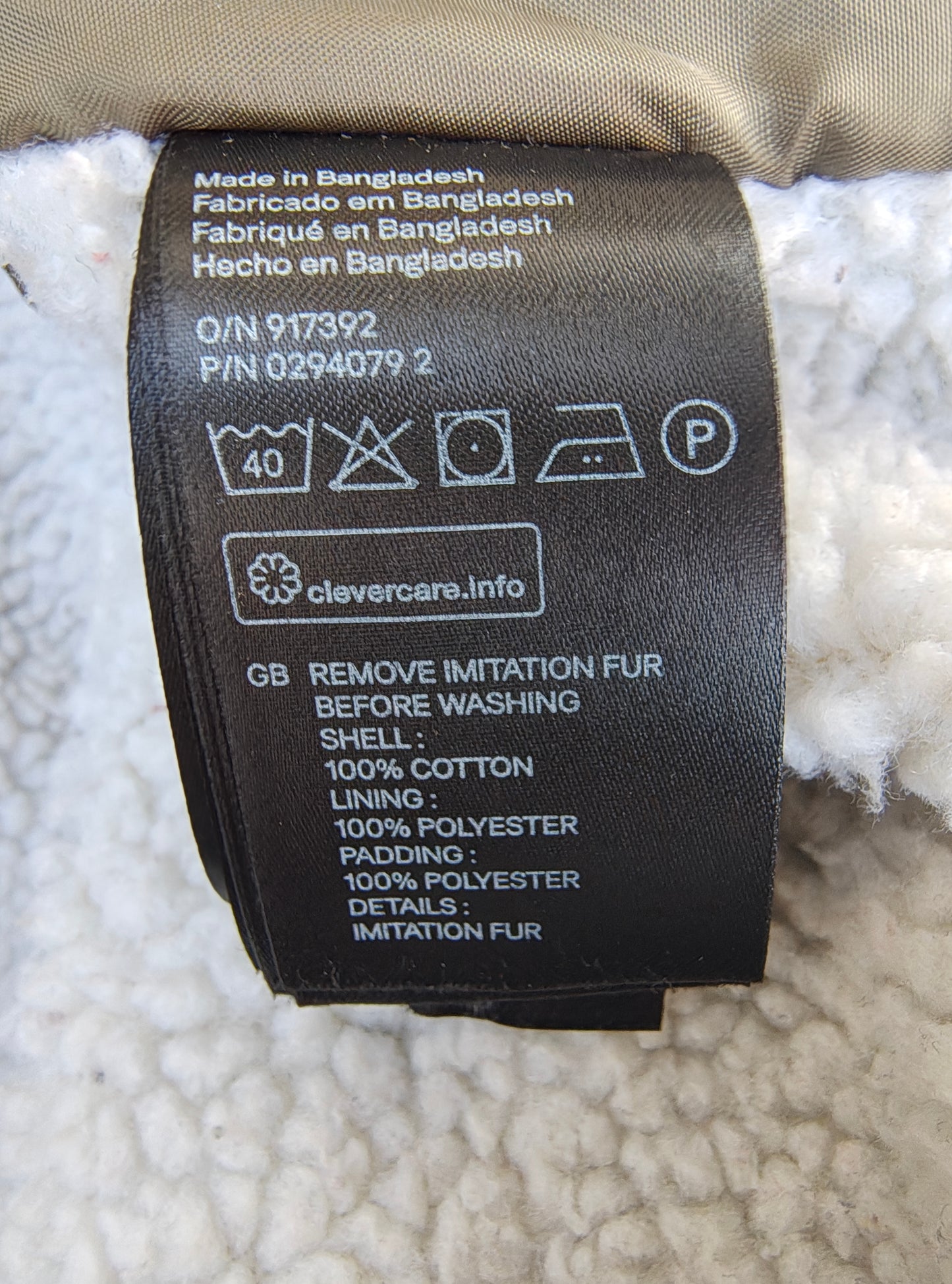 USADO – Parka verde con borreguito interior y capucha L.O.G.G. by H&M (Talla EUR 38)