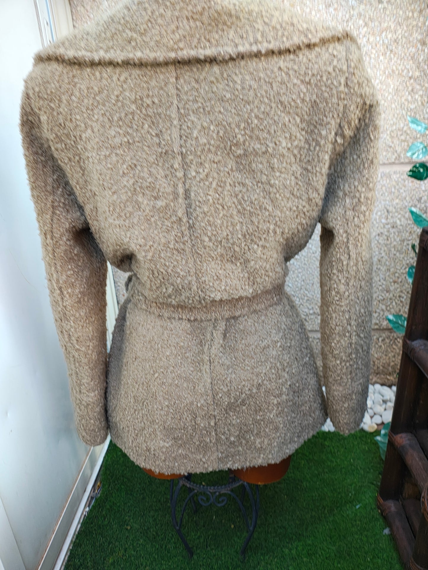 USADO – Abrigo beige con cinturón y bolsillos Aryck (Talla 46)