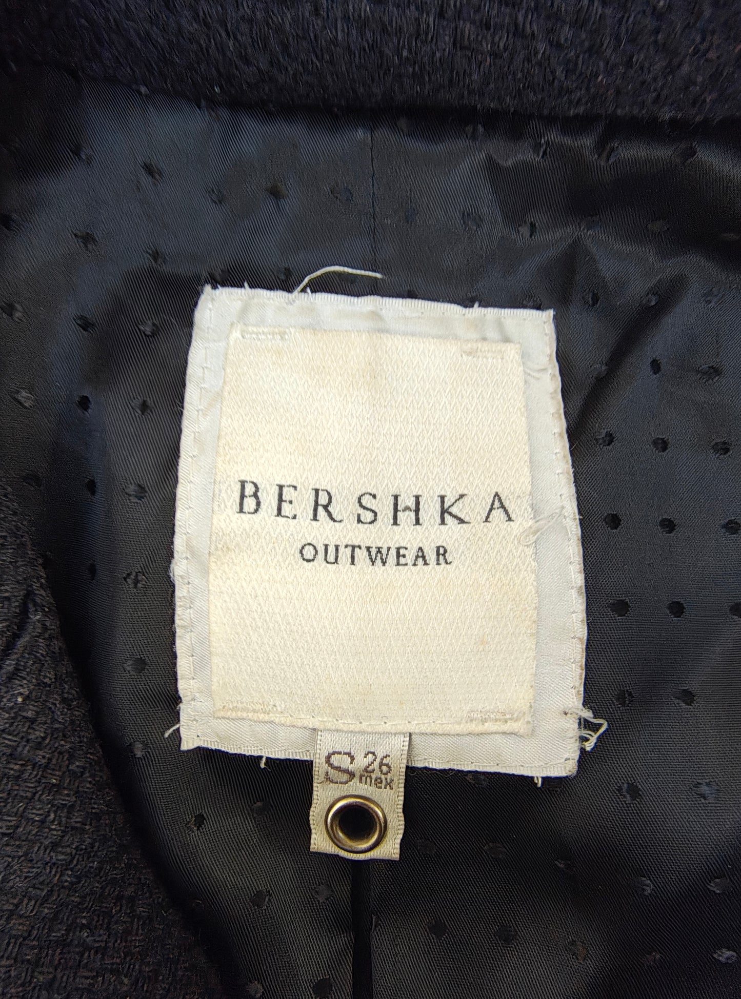 USADO – Abrigo negro cruzado BERSHKA OUTWEAR (Talla S / MEX 26)