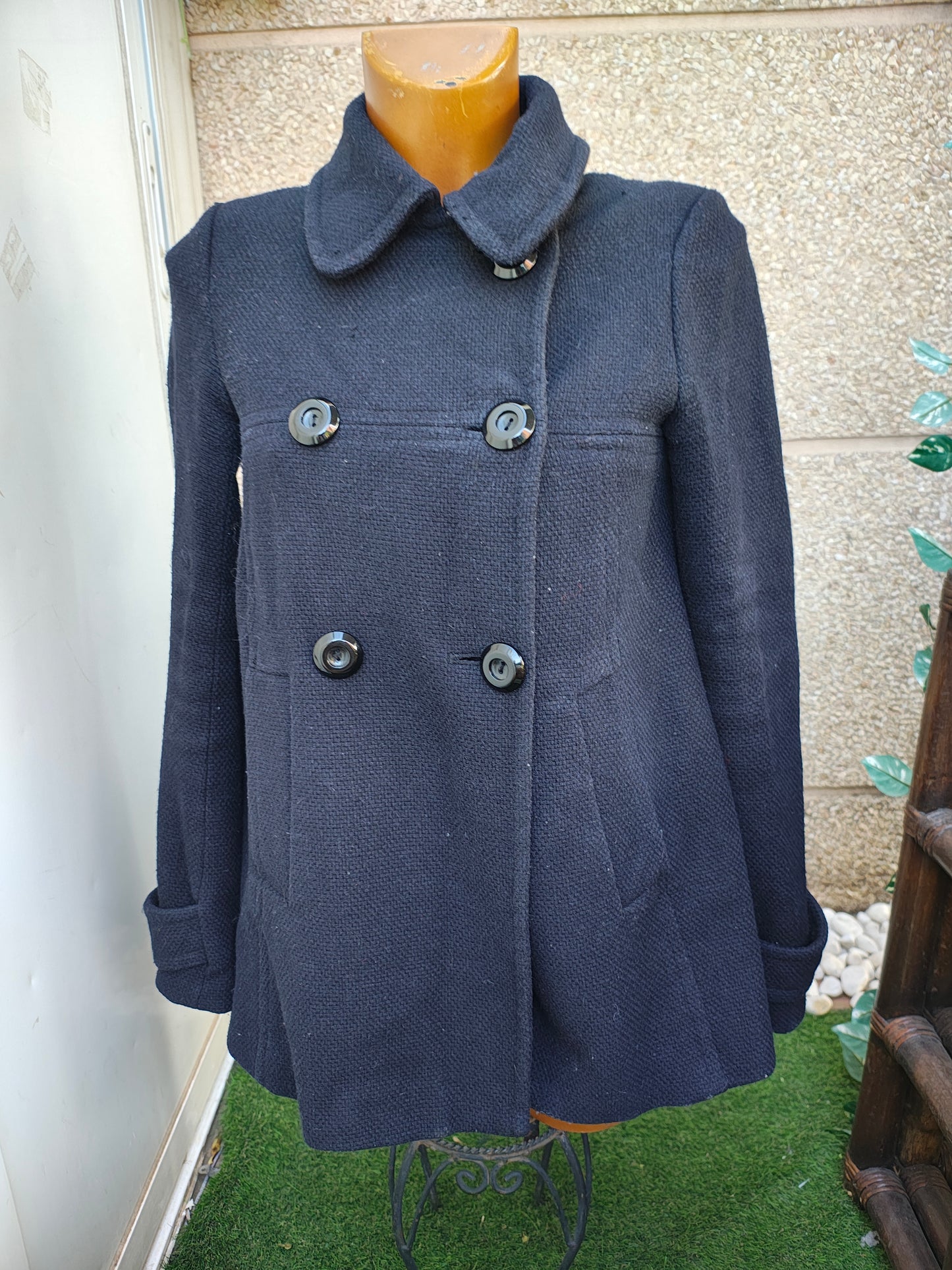 USADO – Abrigo negro cruzado BERSHKA OUTWEAR (Talla S / MEX 26)