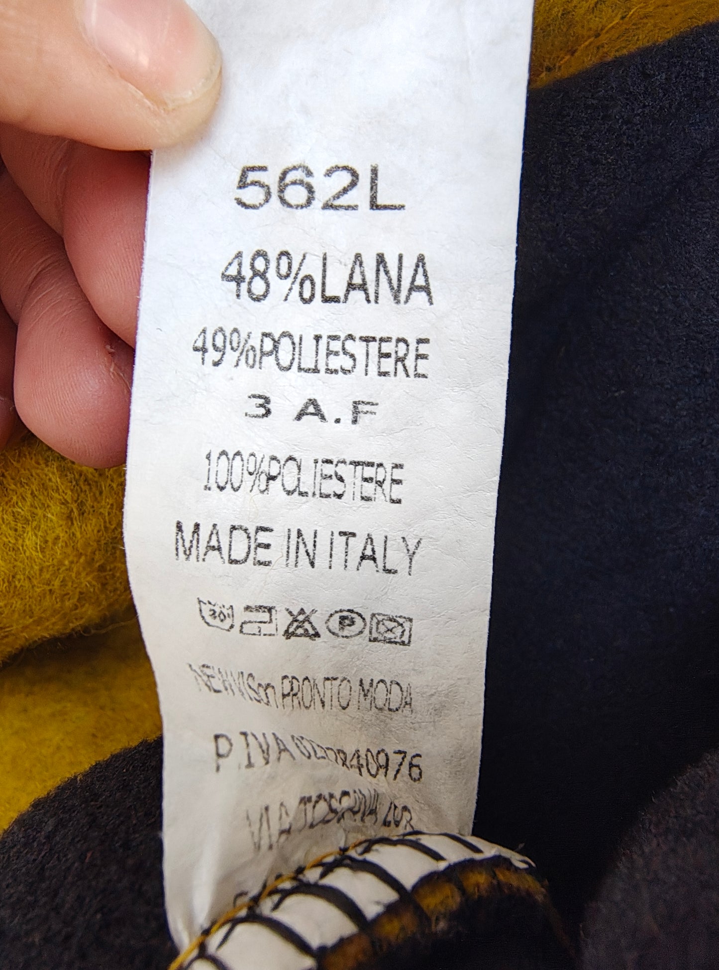 USADO – Abrigo amarillo con capucha NEW COLLECTION (Talla sin indicar, aprox. M/L)