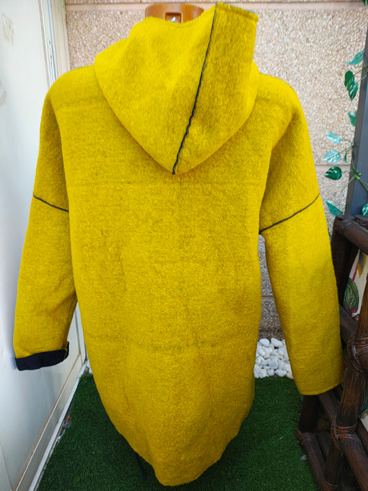 USADO – Abrigo amarillo con capucha NEW COLLECTION (Talla sin indicar, aprox. M/L)
