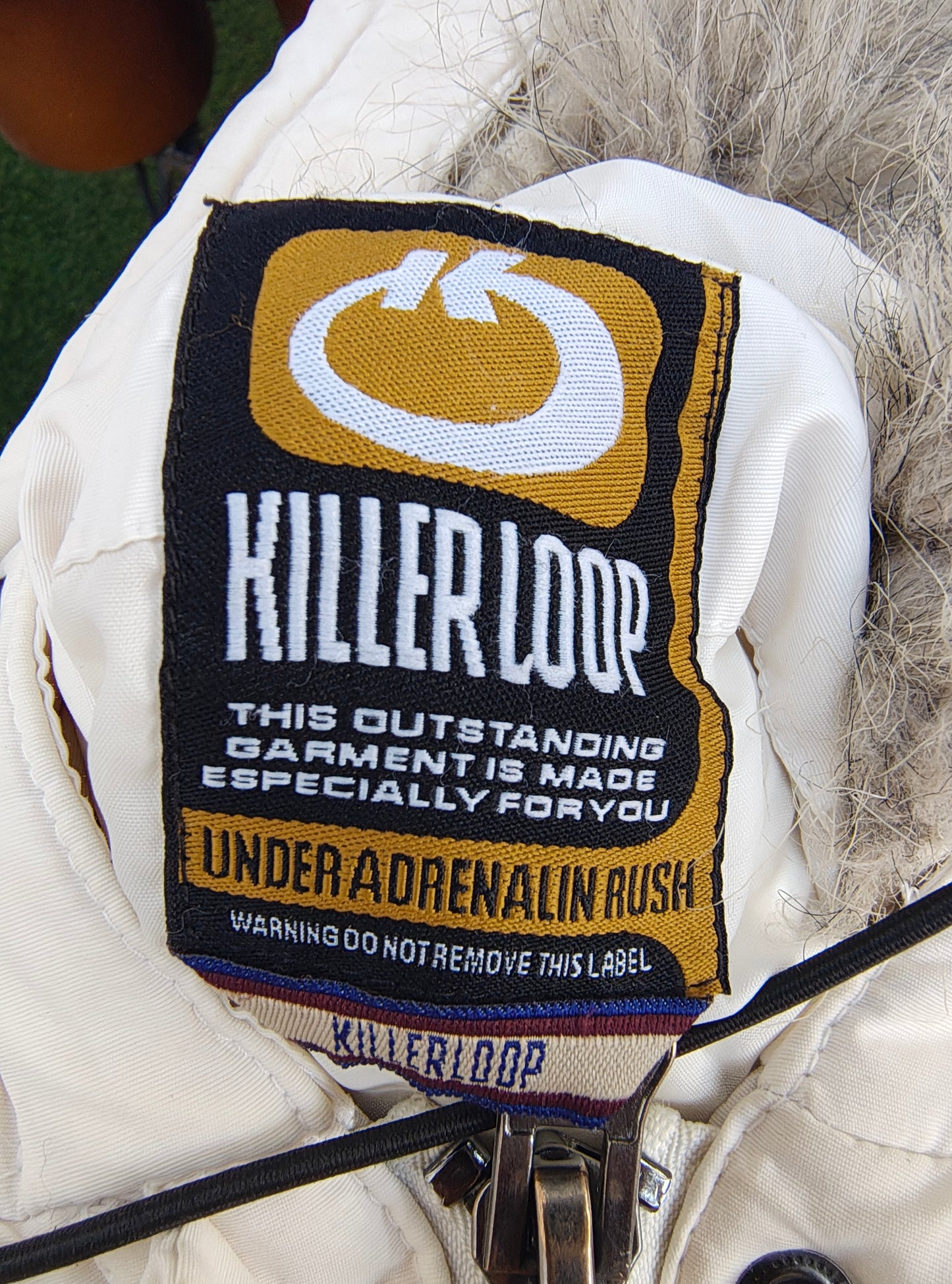 USADO – Cazadora acolchada blanca con capucha de pelo sintético KILLER LOOP (Talla XS)