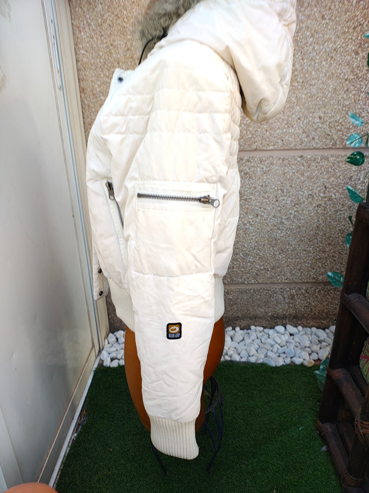 USADO – Cazadora acolchada blanca con capucha de pelo sintético KILLER LOOP (Talla XS)