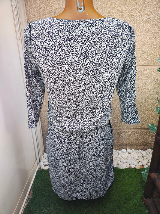 USADO – Vestido estampado animal print blanco y negro EASY WEAR (Talla M)