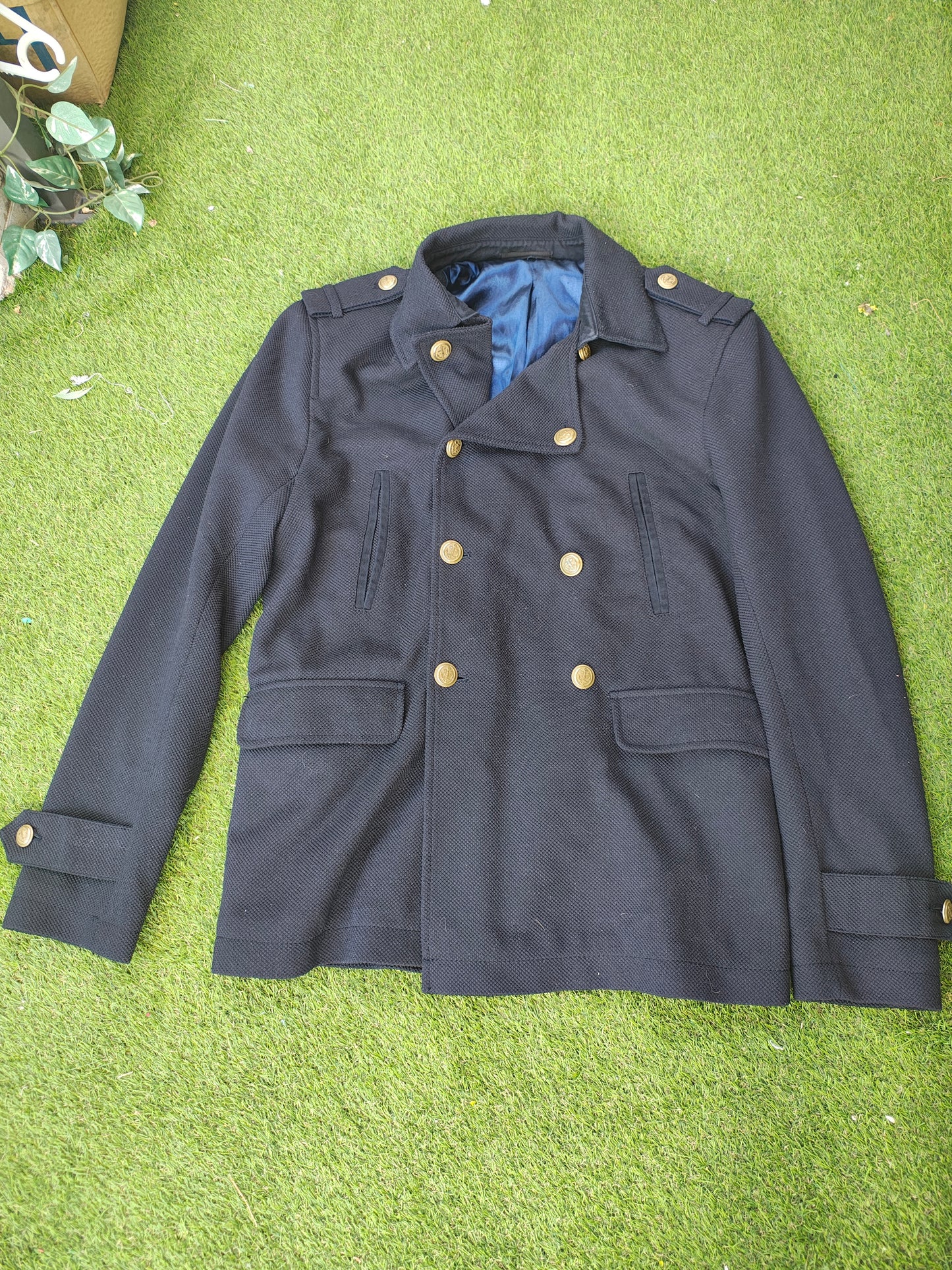 USADO – Abrigo negro estilo militar con botones dorados (Talla aproximada L)