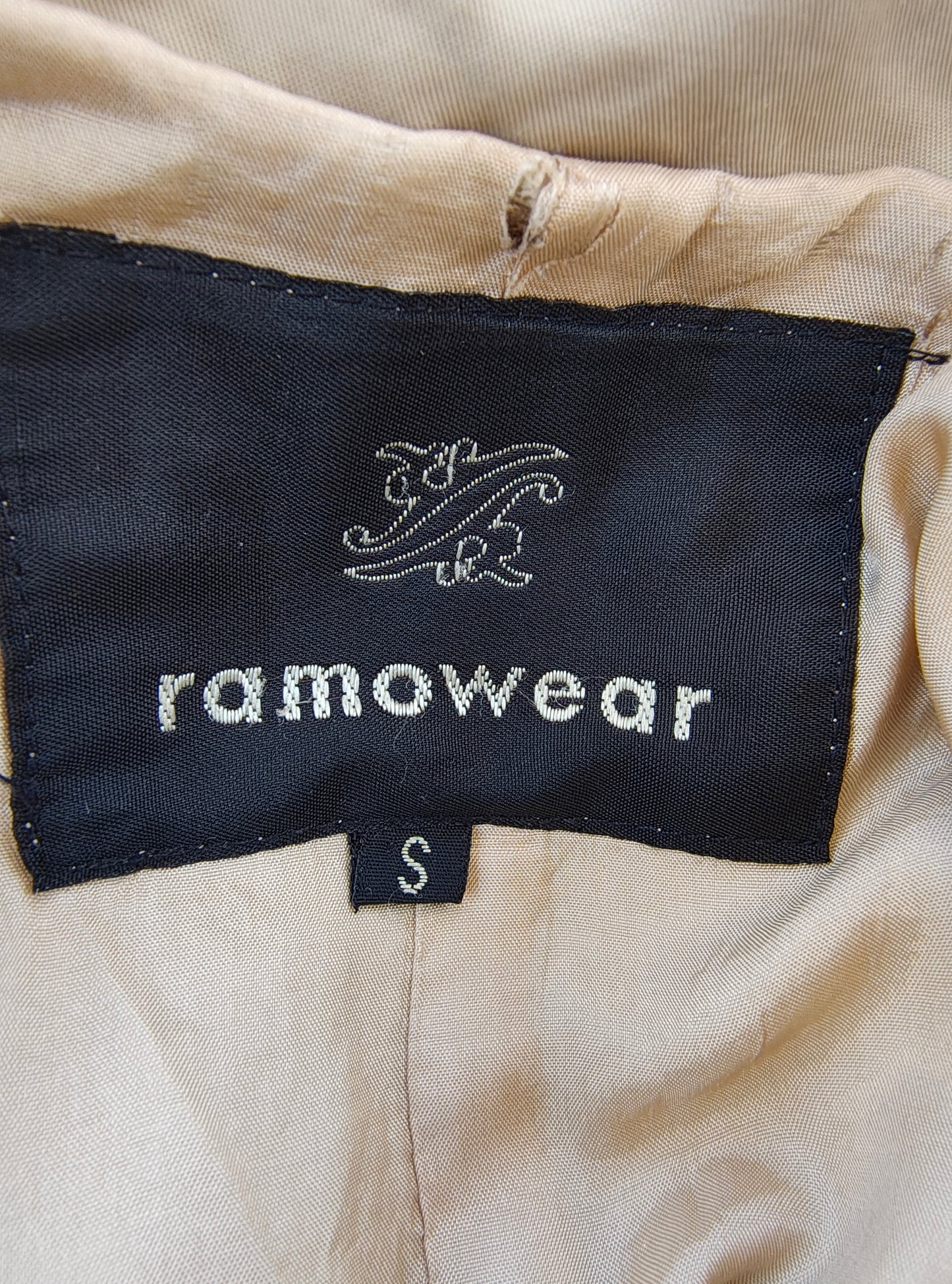 USADO – Abrigo beige con capucha estilo casual Ramowear (Talla S)