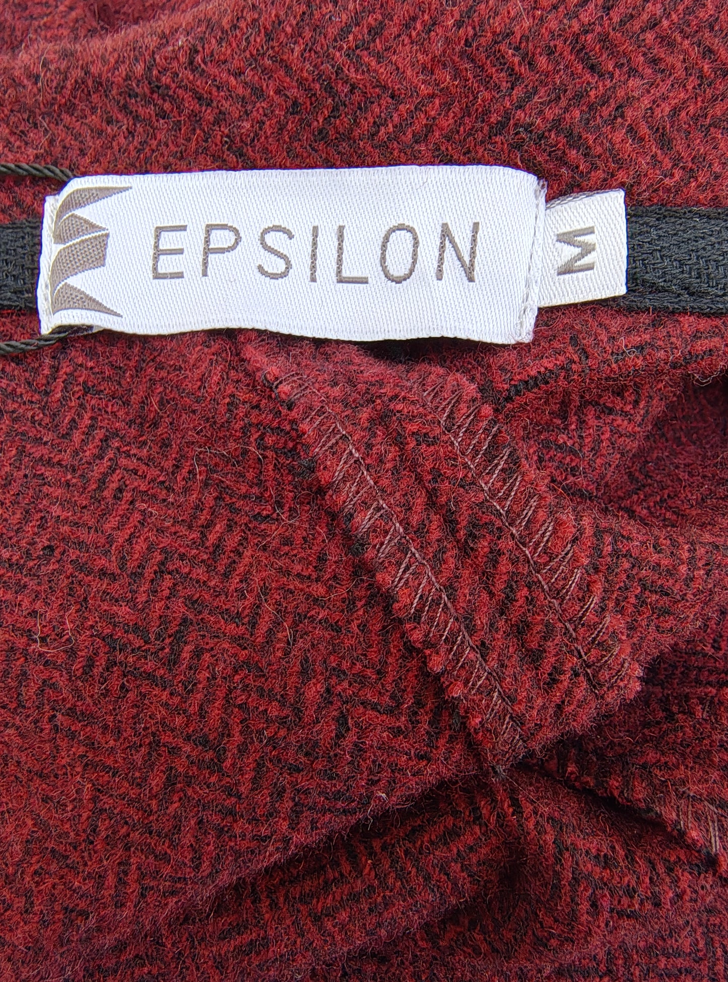 USADO – Abrigo granate con volantes y cinturón EPSILON (Talla M)