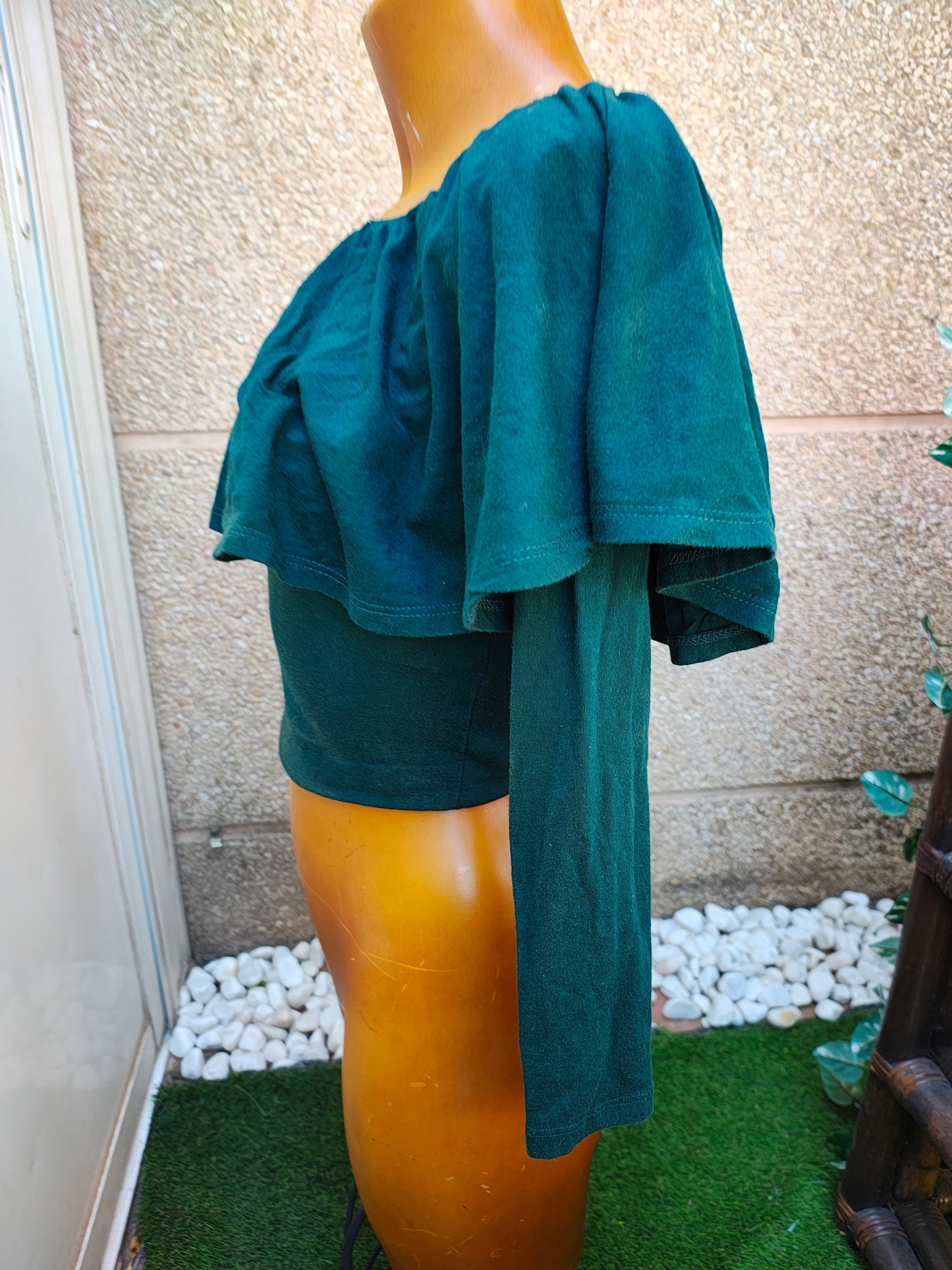 USADO – Top verde con volante Bardot de manga larga Bershka (Talla S)