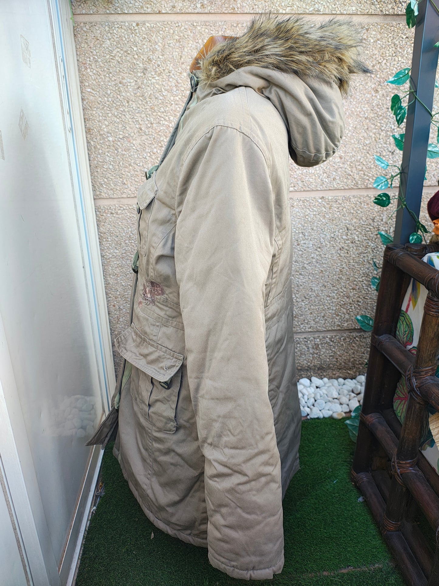 USADO – Parka larga beige con capucha de pelo sintético Caballero Dorado (Talla M)