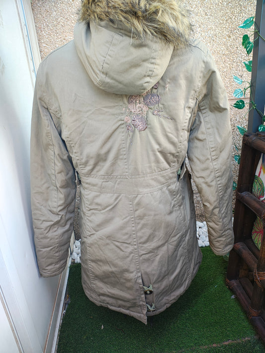 USADO – Parka larga beige con capucha de pelo sintético Caballero Dorado (Talla M)